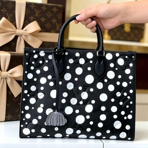 <AUTHENTIC>Louis Vuitton OnTheGo MM Tote Bag
